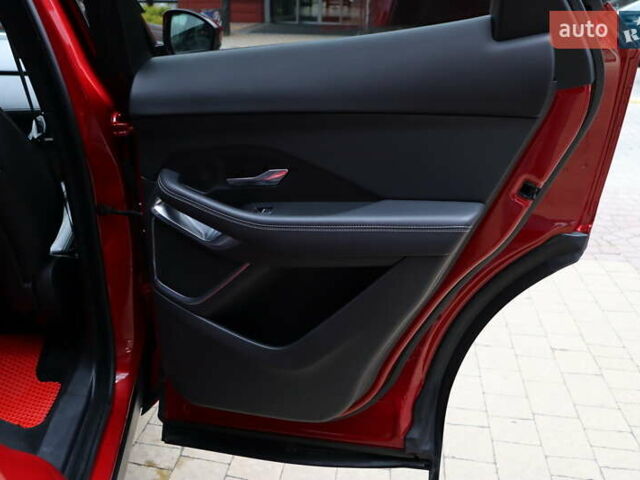 Красный Ягуар E-Pace, объемом двигателя 2 л и пробегом 141 тыс. км за 25900 $, фото 42 на Automoto.ua