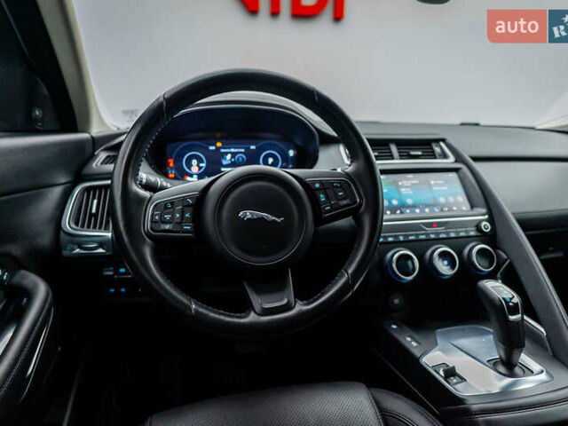 Червоний Ягуар E-Pace, об'ємом двигуна 2 л та пробігом 92 тис. км за 23957 $, фото 7 на Automoto.ua