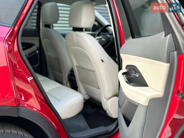 Червоний Ягуар E-Pace, об'ємом двигуна 2 л та пробігом 102 тис. км за 23000 $, фото 19 на Automoto.ua