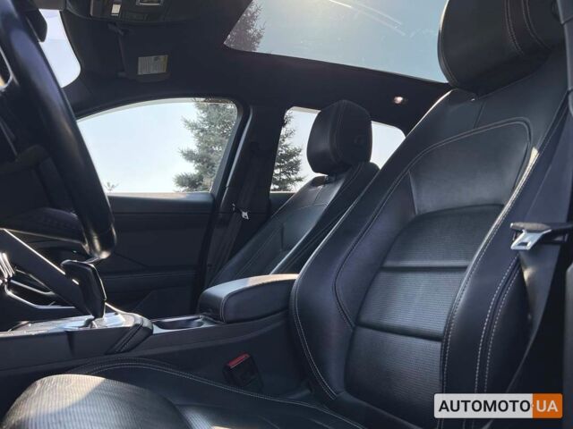 Красный Ягуар E-Pace, объемом двигателя 2 л и пробегом 136 тыс. км за 31900 $, фото 15 на Automoto.ua