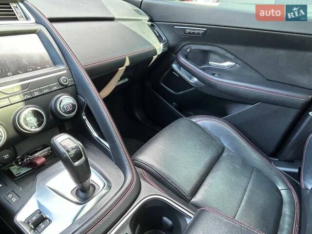 Червоний Ягуар E-Pace, об'ємом двигуна 2 л та пробігом 123 тис. км за 26300 $, фото 64 на Automoto.ua