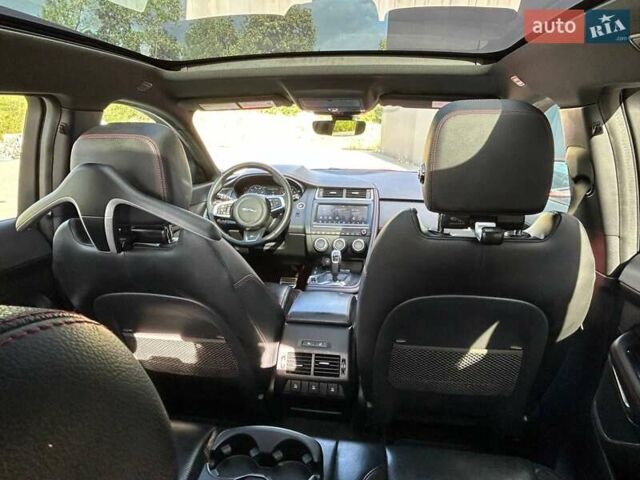 Червоний Ягуар E-Pace, об'ємом двигуна 2 л та пробігом 123 тис. км за 26300 $, фото 60 на Automoto.ua