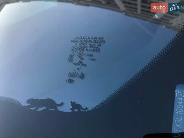 Червоний Ягуар E-Pace, об'ємом двигуна 2 л та пробігом 123 тис. км за 26300 $, фото 72 на Automoto.ua