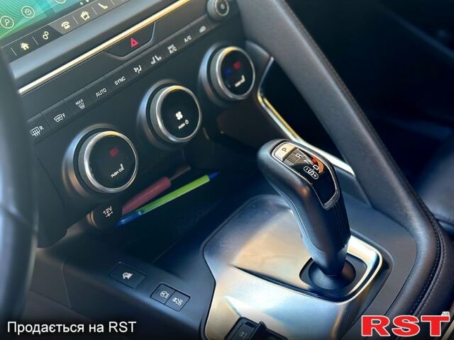 Ягуар E-Pace, объемом двигателя 2 л и пробегом 69 тыс. км за 25000 $, фото 11 на Automoto.ua