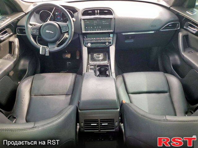 Ягуар E-Pace, объемом двигателя 2 л и пробегом 96 тыс. км за 17850 $, фото 1 на Automoto.ua