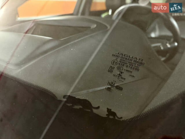 Серый Ягуар E-Pace, объемом двигателя 2 л и пробегом 80 тыс. км за 27800 $, фото 22 на Automoto.ua