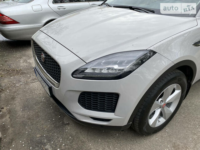 Серый Ягуар E-Pace, объемом двигателя 2 л и пробегом 31 тыс. км за 27500 $, фото 2 на Automoto.ua