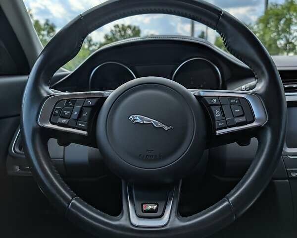 Серый Ягуар E-Pace, объемом двигателя 2 л и пробегом 90 тыс. км за 25000 $, фото 11 на Automoto.ua