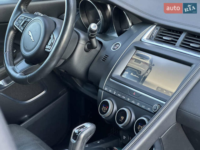 Серый Ягуар E-Pace, объемом двигателя 2 л и пробегом 73 тыс. км за 24000 $, фото 27 на Automoto.ua