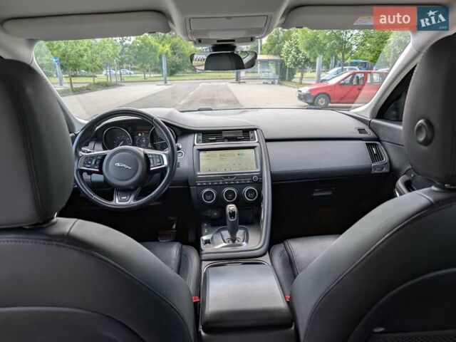 Серый Ягуар E-Pace, объемом двигателя 2 л и пробегом 90 тыс. км за 25000 $, фото 19 на Automoto.ua
