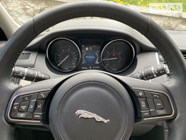 Серый Ягуар E-Pace, объемом двигателя 2 л и пробегом 31 тыс. км за 27500 $, фото 14 на Automoto.ua
