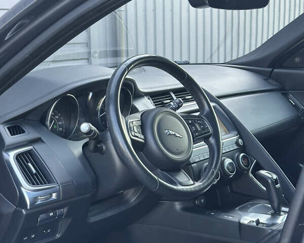 Серый Ягуар E-Pace, объемом двигателя 2 л и пробегом 73 тыс. км за 24000 $, фото 17 на Automoto.ua