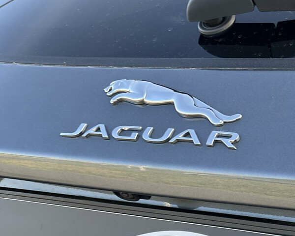 Серый Ягуар E-Pace, объемом двигателя 2 л и пробегом 73 тыс. км за 24000 $, фото 31 на Automoto.ua