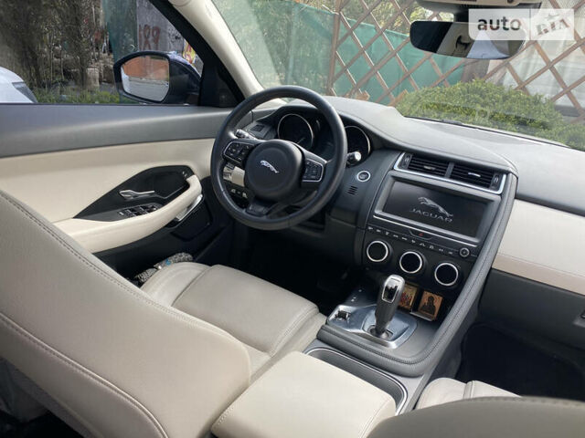 Серый Ягуар E-Pace, объемом двигателя 2 л и пробегом 31 тыс. км за 27500 $, фото 12 на Automoto.ua
