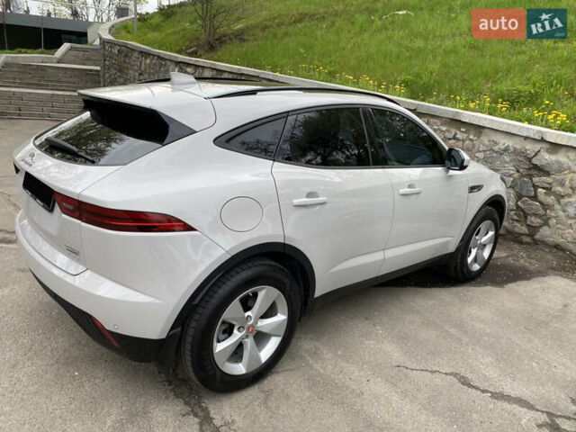 Серый Ягуар E-Pace, объемом двигателя 2 л и пробегом 31 тыс. км за 27500 $, фото 5 на Automoto.ua