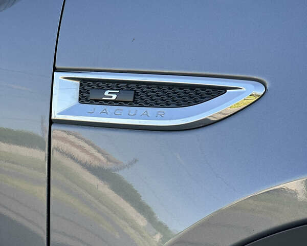 Серый Ягуар E-Pace, объемом двигателя 2 л и пробегом 73 тыс. км за 24000 $, фото 13 на Automoto.ua