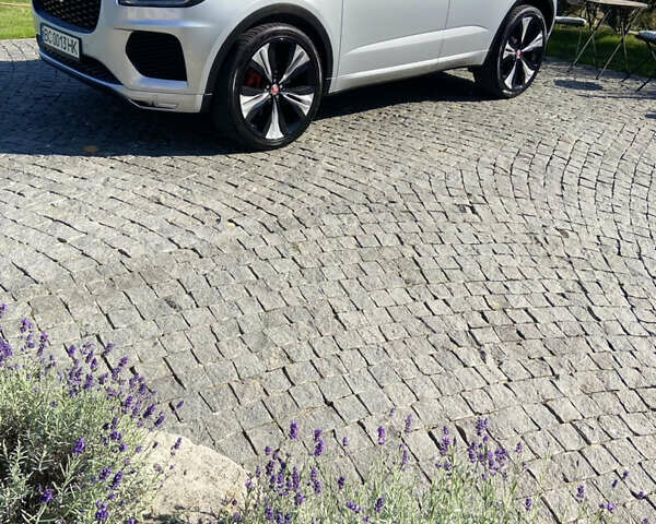 Серый Ягуар E-Pace, объемом двигателя 2 л и пробегом 67 тыс. км за 26000 $, фото 3 на Automoto.ua