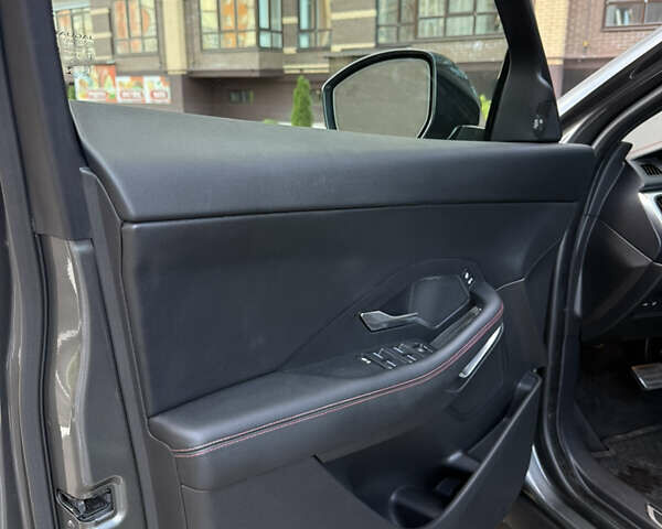 Сірий Ягуар E-Pace, об'ємом двигуна 2 л та пробігом 48 тис. км за 36000 $, фото 17 на Automoto.ua