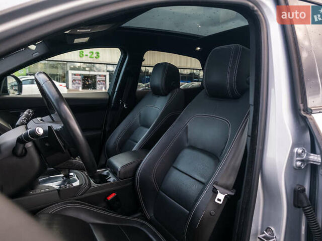 Серый Ягуар E-Pace, объемом двигателя 2 л и пробегом 110 тыс. км за 28500 $, фото 14 на Automoto.ua