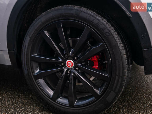 Серый Ягуар E-Pace, объемом двигателя 2 л и пробегом 110 тыс. км за 28500 $, фото 10 на Automoto.ua