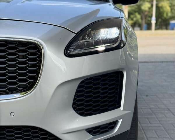 Сірий Ягуар E-Pace, об'ємом двигуна 2 л та пробігом 100 тис. км за 21900 $, фото 6 на Automoto.ua