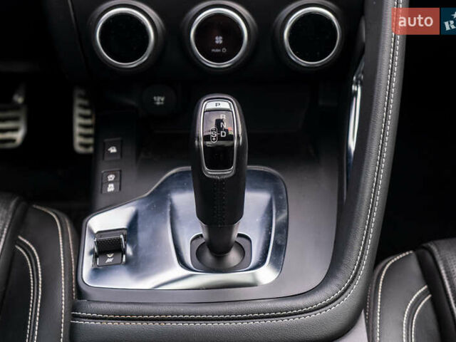 Серый Ягуар E-Pace, объемом двигателя 2 л и пробегом 110 тыс. км за 28500 $, фото 17 на Automoto.ua