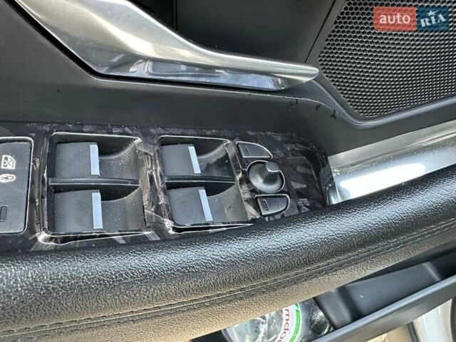 Серый Ягуар E-Pace, объемом двигателя 2 л и пробегом 110 тыс. км за 26000 $, фото 10 на Automoto.ua