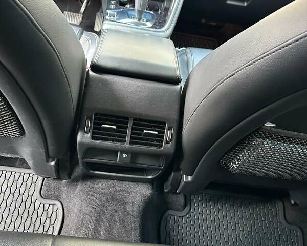 Серый Ягуар E-Pace, объемом двигателя 2 л и пробегом 110 тыс. км за 26000 $, фото 9 на Automoto.ua
