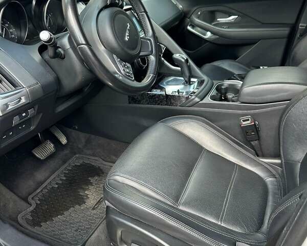 Серый Ягуар E-Pace, объемом двигателя 2 л и пробегом 110 тыс. км за 26000 $, фото 7 на Automoto.ua