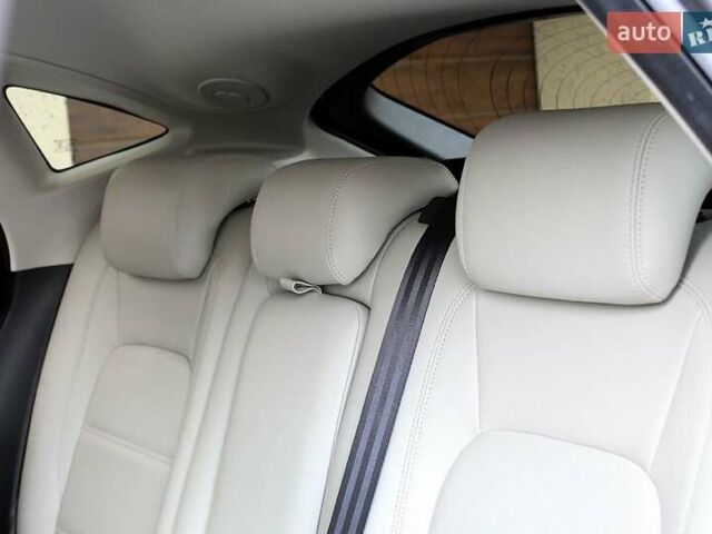 Серый Ягуар E-Pace, объемом двигателя 2 л и пробегом 20 тыс. км за 35500 $, фото 118 на Automoto.ua
