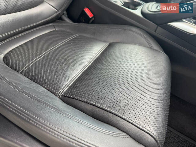 Синий Ягуар E-Pace, объемом двигателя 2 л и пробегом 163 тыс. км за 23900 $, фото 5 на Automoto.ua