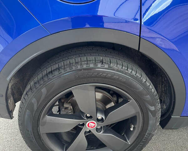 Синий Ягуар E-Pace, объемом двигателя 2 л и пробегом 163 тыс. км за 23900 $, фото 2 на Automoto.ua