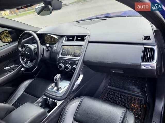 Синий Ягуар E-Pace, объемом двигателя 2 л и пробегом 55 тыс. км за 25500 $, фото 17 на Automoto.ua
