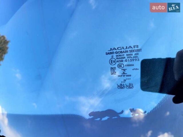 Синий Ягуар E-Pace, объемом двигателя 2 л и пробегом 55 тыс. км за 25500 $, фото 18 на Automoto.ua