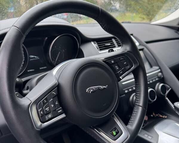 Синий Ягуар E-Pace, объемом двигателя 2 л и пробегом 50 тыс. км за 27000 $, фото 5 на Automoto.ua