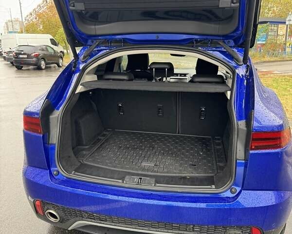 Синий Ягуар E-Pace, объемом двигателя 2 л и пробегом 50 тыс. км за 27000 $, фото 10 на Automoto.ua
