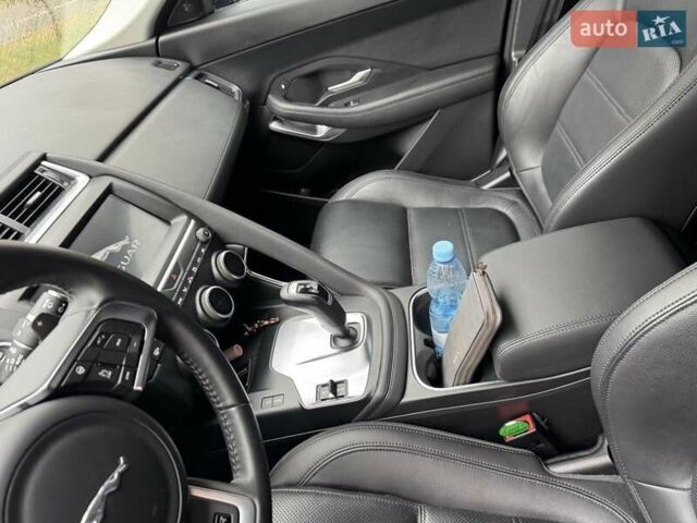 Синий Ягуар E-Pace, объемом двигателя 2 л и пробегом 50 тыс. км за 27000 $, фото 7 на Automoto.ua