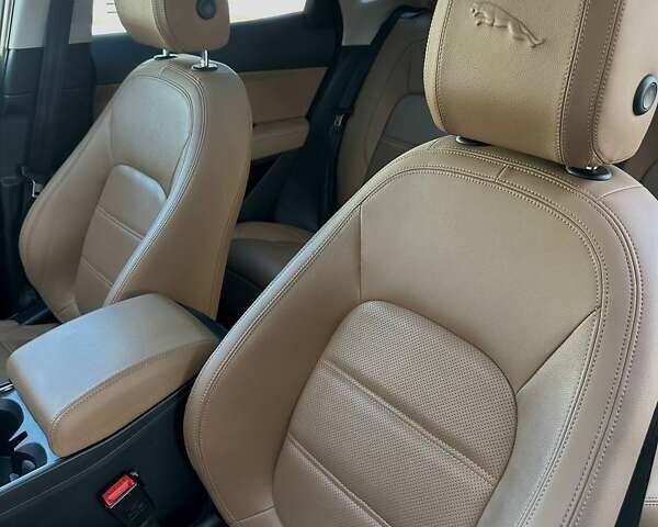 Синий Ягуар E-Pace, объемом двигателя 2 л и пробегом 44 тыс. км за 34900 $, фото 27 на Automoto.ua