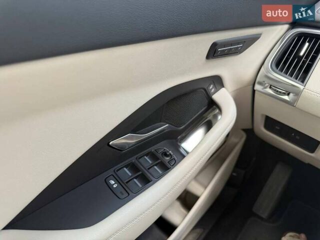 Синій Ягуар E-Pace, об'ємом двигуна 2 л та пробігом 65 тис. км за 36990 $, фото 30 на Automoto.ua