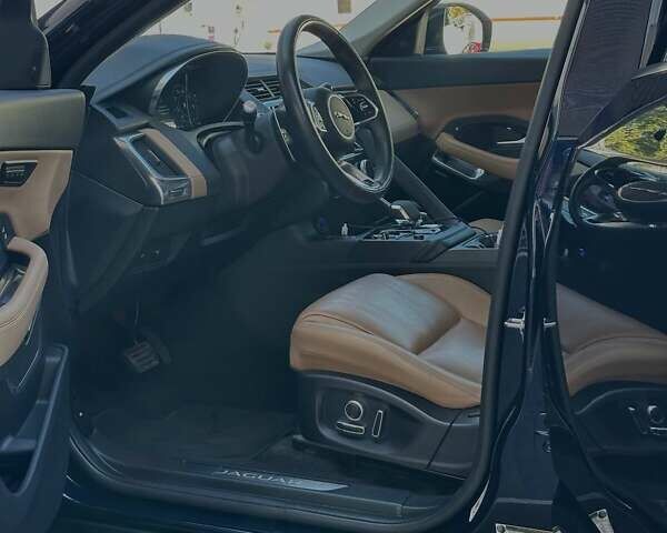 Синий Ягуар E-Pace, объемом двигателя 2 л и пробегом 44 тыс. км за 34900 $, фото 12 на Automoto.ua