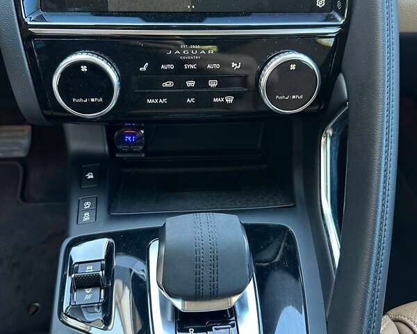 Синий Ягуар E-Pace, объемом двигателя 2 л и пробегом 44 тыс. км за 34900 $, фото 23 на Automoto.ua