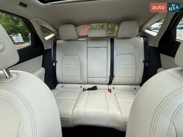 Синій Ягуар E-Pace, об'ємом двигуна 2 л та пробігом 65 тис. км за 36990 $, фото 25 на Automoto.ua