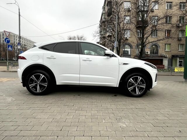 Белый Ягуар Е-Тайп, объемом двигателя 2 л и пробегом 46 тыс. км за 46000 $, фото 2 на Automoto.ua