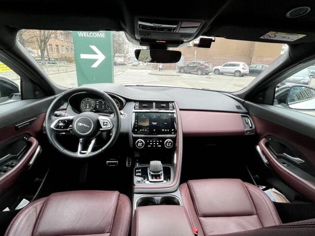 Белый Ягуар Е-Тайп, объемом двигателя 2 л и пробегом 46 тыс. км за 46000 $, фото 6 на Automoto.ua