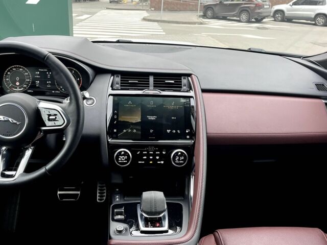 Белый Ягуар Е-Тайп, объемом двигателя 2 л и пробегом 46 тыс. км за 46000 $, фото 7 на Automoto.ua