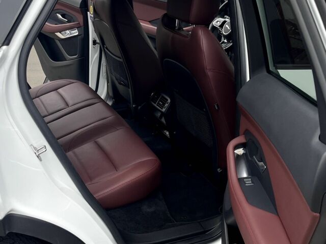 Белый Ягуар Е-Тайп, объемом двигателя 2 л и пробегом 46 тыс. км за 46000 $, фото 10 на Automoto.ua