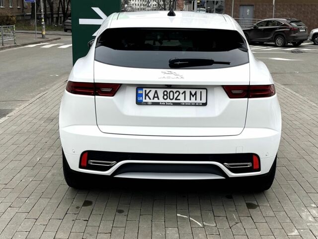 Белый Ягуар Е-Тайп, объемом двигателя 2 л и пробегом 46 тыс. км за 46000 $, фото 4 на Automoto.ua