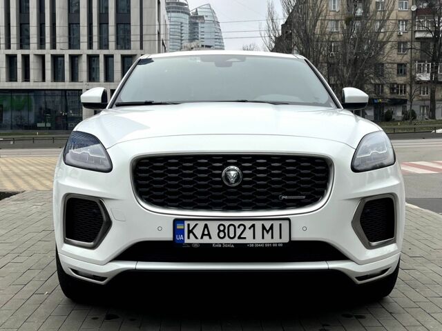 Белый Ягуар Е-Тайп, объемом двигателя 2 л и пробегом 46 тыс. км за 46000 $, фото 1 на Automoto.ua