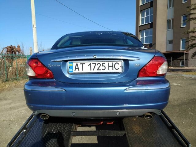 Синій Ягуар E-Type, об'ємом двигуна 2.5 л та пробігом 250 тис. км за 2000 $, фото 3 на Automoto.ua