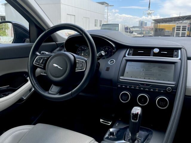 Синий Ягуар Е-Тайп, объемом двигателя 2 л и пробегом 45 тыс. км за 26500 $, фото 5 на Automoto.ua